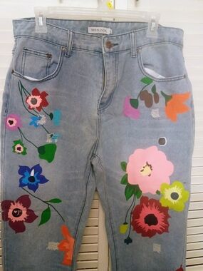 Misslook Women's Light Wash Floral Patch Jeans - Pink & Multicolor